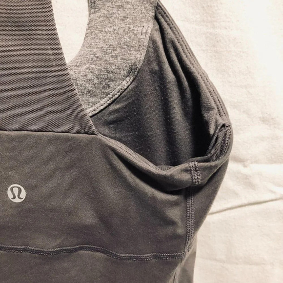 Lululemon Size 4  Racerback Tank Top Built In Bra - Picture 11 of 16